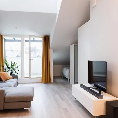 Elegant Penthouse Loft - Center