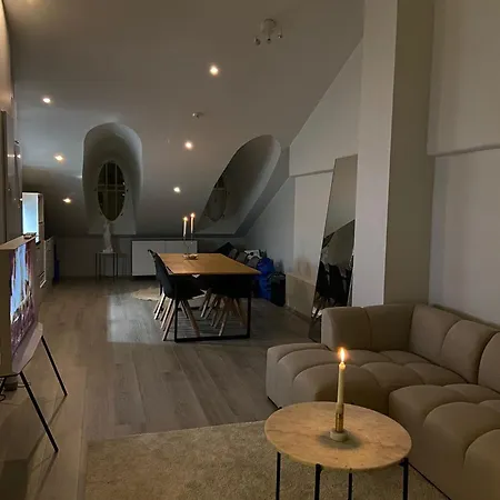 Elegant Penthouse Loft - Center Apartment